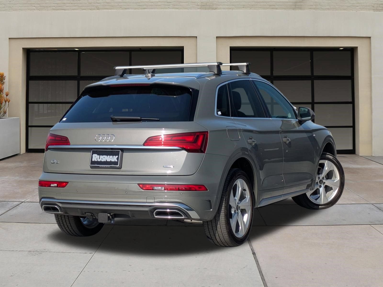 Used 2023 Audi Q5 2.0T Premium Plus w/ Premium Plus Package AWD/4WD image 4