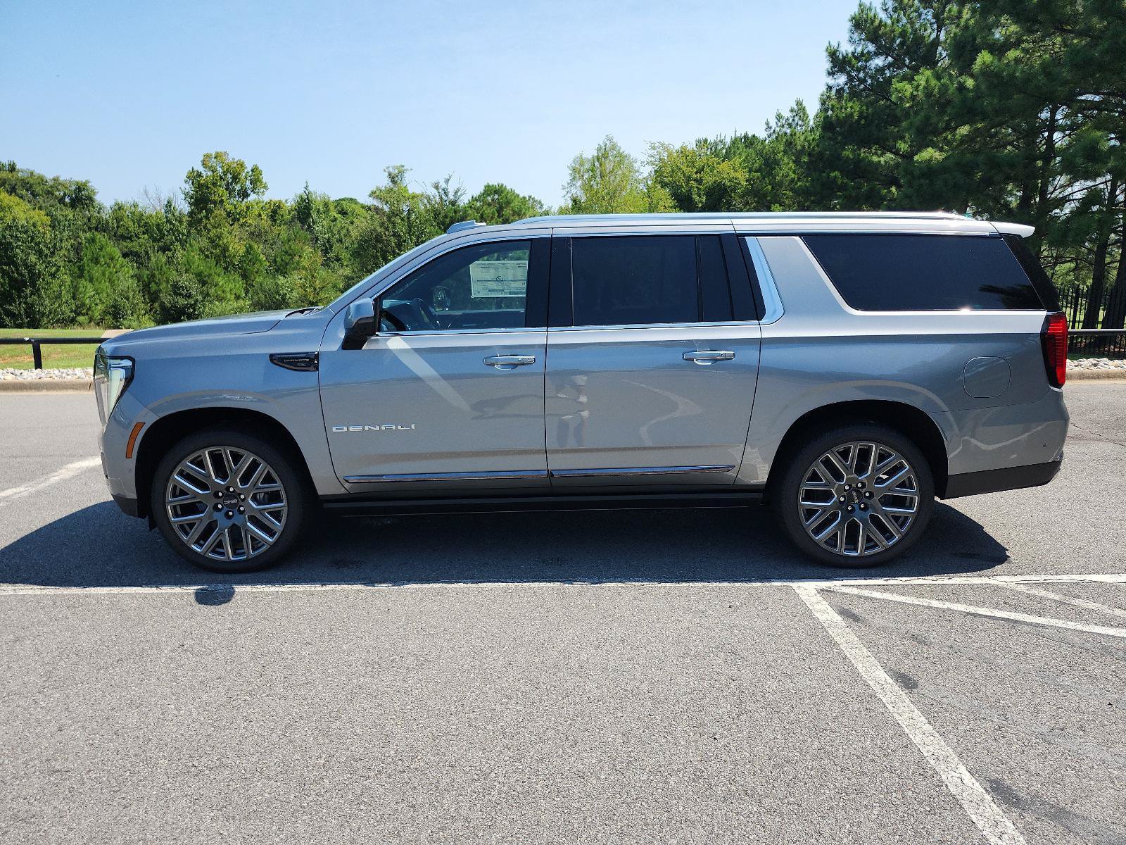New 2026 GMC Yukon XL Denali Ultimate AWD/4WD image 2
