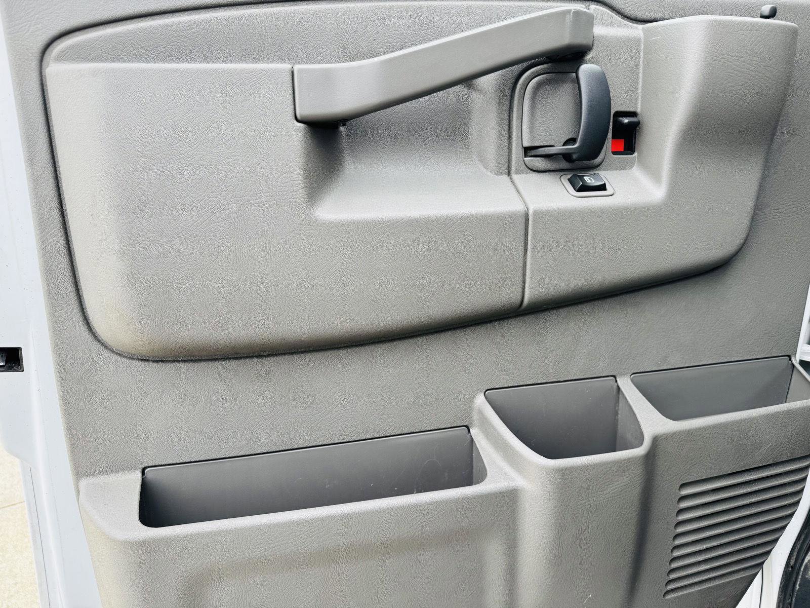 Used 2022 GMC Savana 2500 Extended w/ Driver Convenience Package image 5