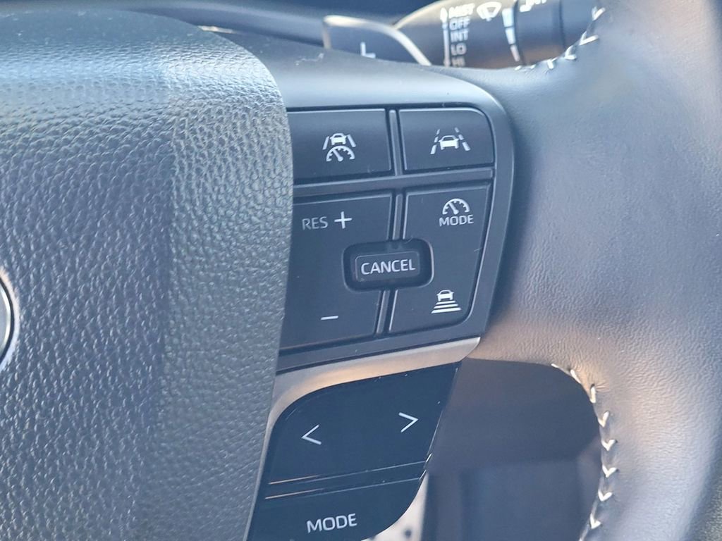 Used 2025 Toyota Camry SE w/ Convenience Package image 14