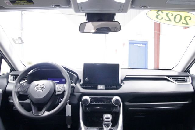 Used 2023 Toyota RAV4 LE AWD/4WD image 15