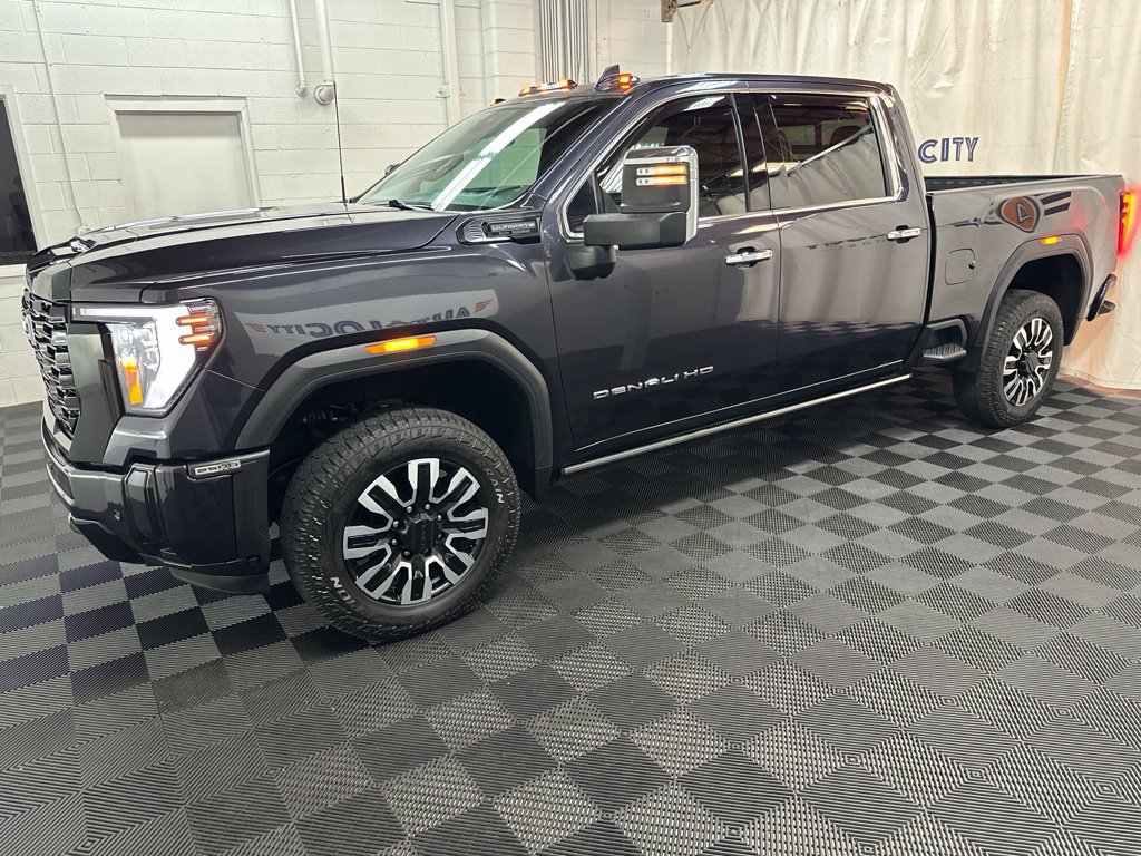 Used 2025 GMC Sierra 2500 Denali Ultimate AWD/4WD image 5