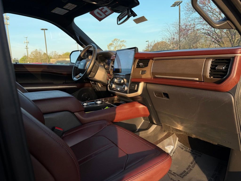 Used 2023 Ford Expedition Limited image 32