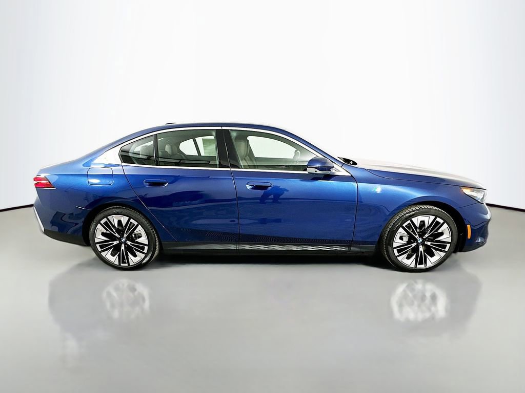 New 2026 BMW i5 eDrive40 w/ Premium Package RWD image 4