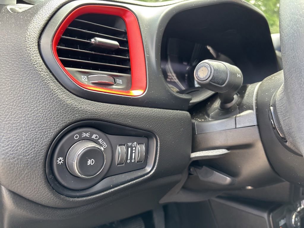 Used 2023 Jeep Renegade Trailhawk w/ Sun/Sound Group AWD/4WD image 10
