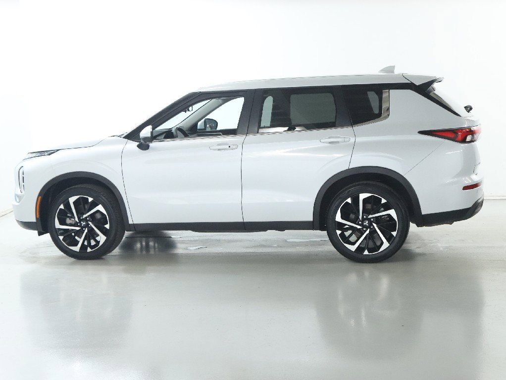 Used 2024 Mitsubishi Outlander SE image 39