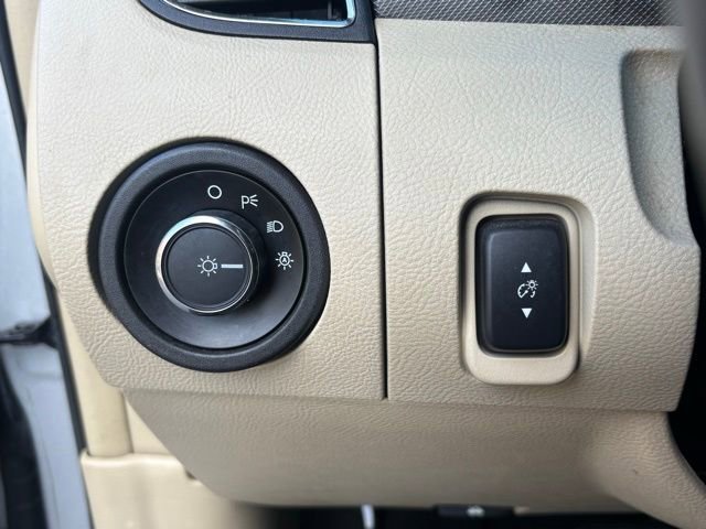 Used 2016 Ford Taurus SE FWD image 29