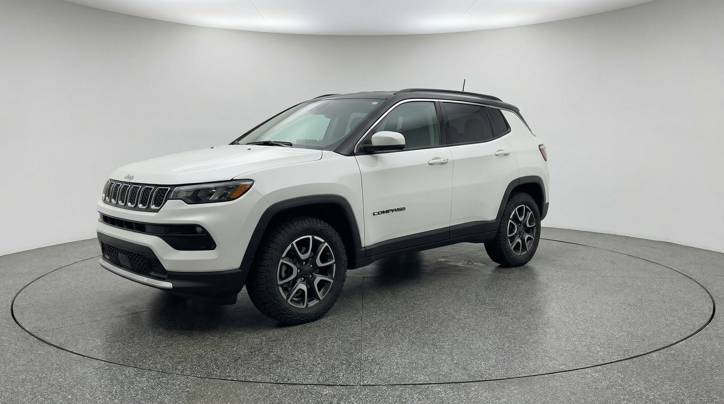 Used 2025 Jeep Compass Trailhawk AWD/4WD image 3