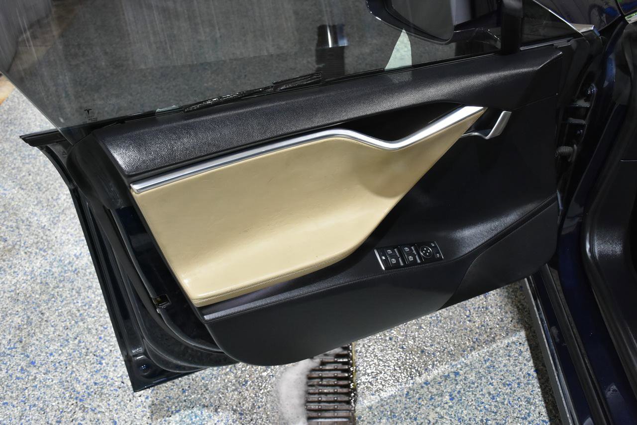 Used 2013 Tesla Model S Performance image 10