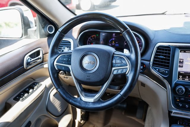 Used 2017 Jeep Grand Cherokee Overland w/ Jeep Active Safety Group AWD/4WD image 16