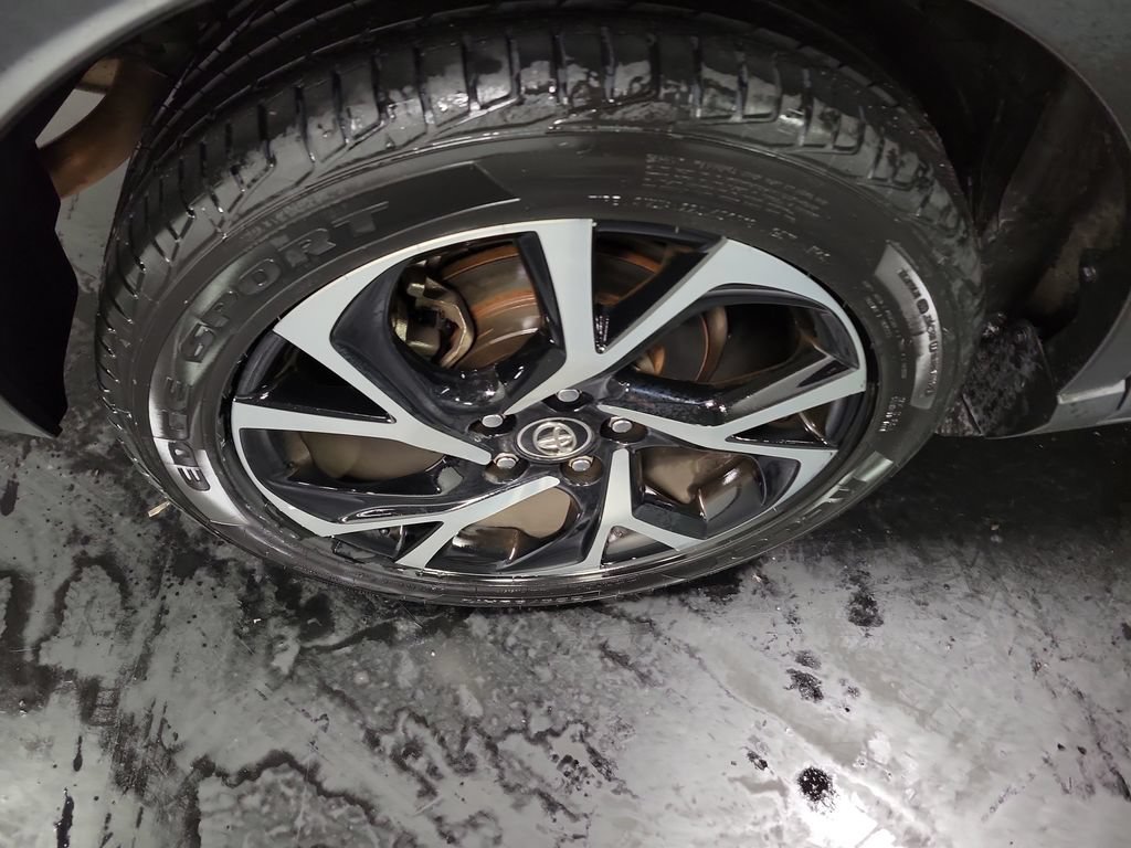 Used 2018 Toyota C-HR XLE FWD image 11