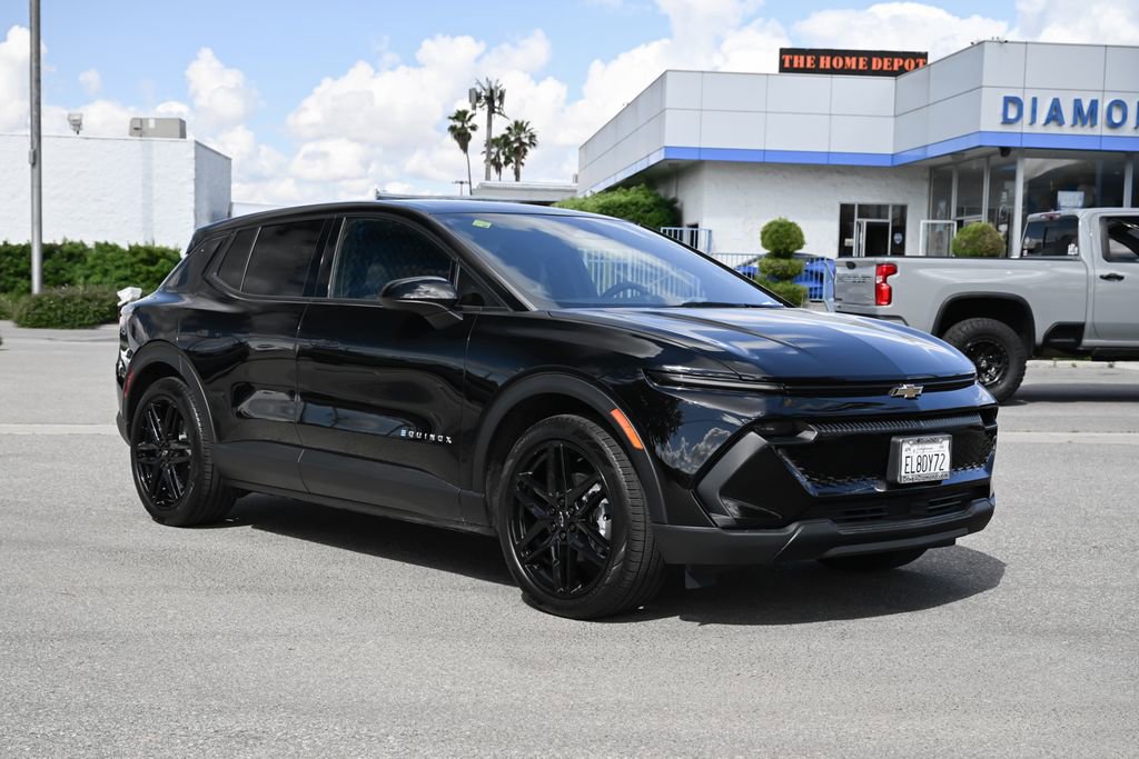 Used 2026 Chevrolet Equinox EV LT w/ LPO, Blackout Package FWD image 1