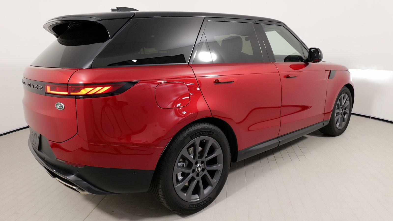 Used 2023 Land Rover Range Rover Sport SE image 19