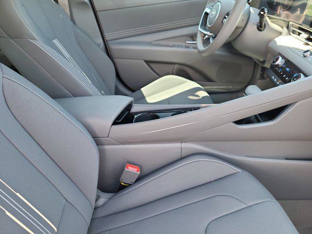 New 2025 Hyundai Elantra SEL FWD image 19