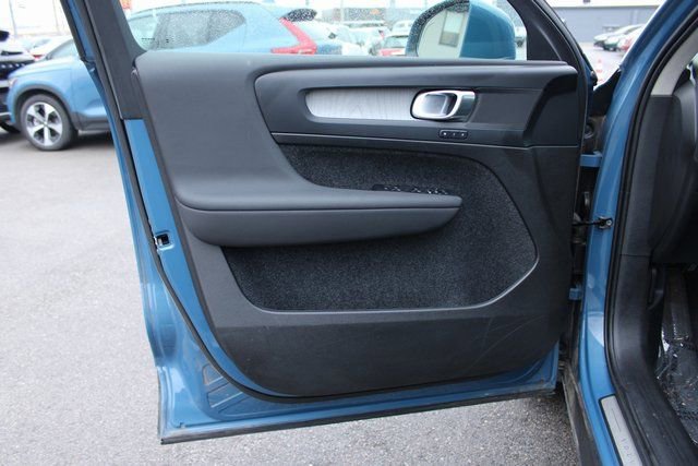 Used 2025 Volvo XC40 B5 Plus AWD/4WD image 10