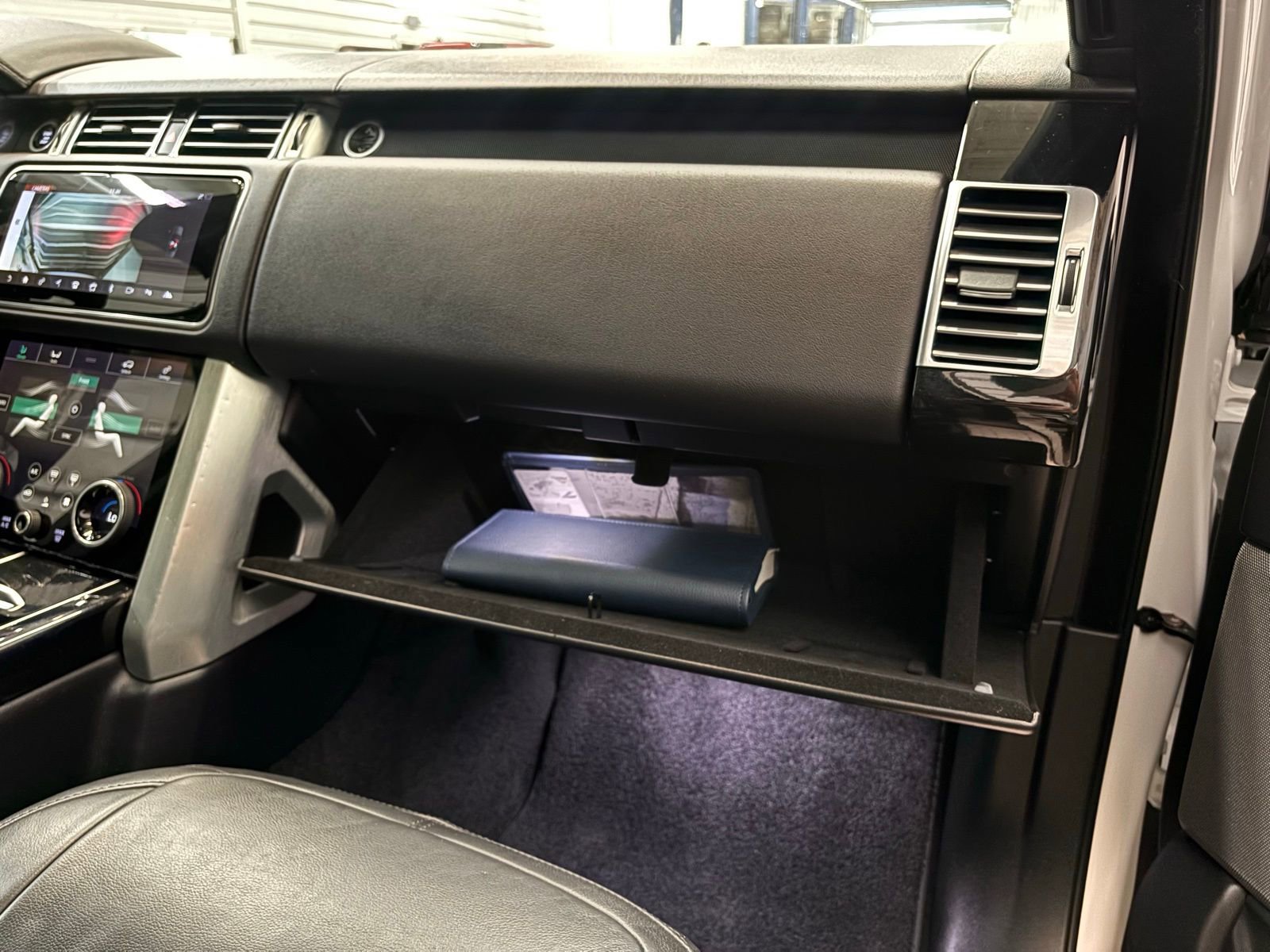 Used 2018 Land Rover Range Rover image 31