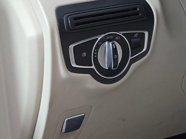 Used 2019 Mercedes-Benz GLC 300 4MATIC image 17