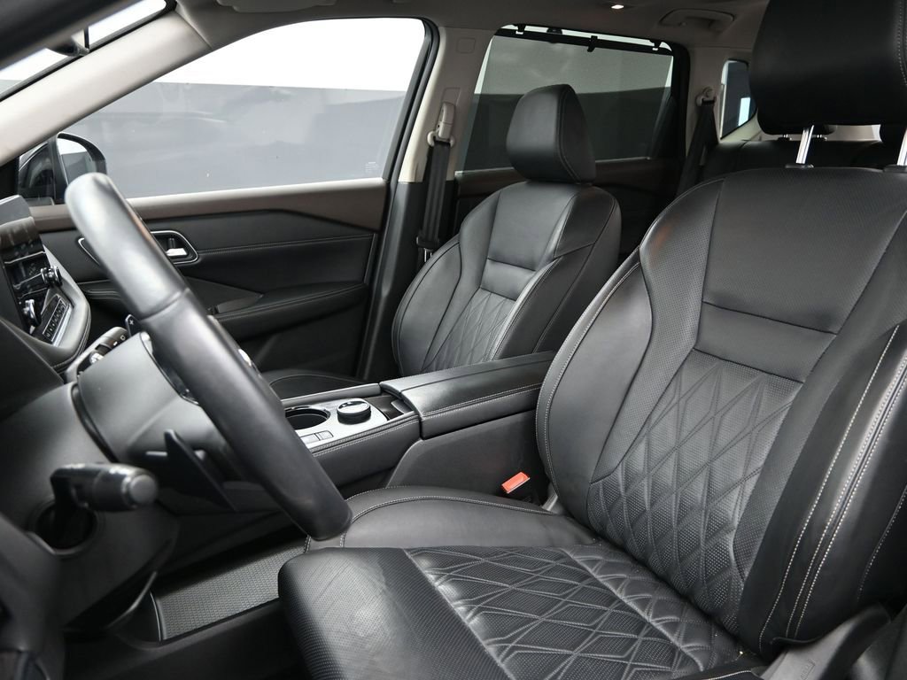 Used 2021 Nissan Rogue Platinum image 16