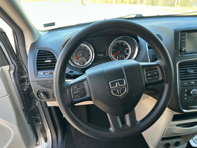 Used 2018 Dodge Grand Caravan SE w/ UConnect Hands-Free Group image 25