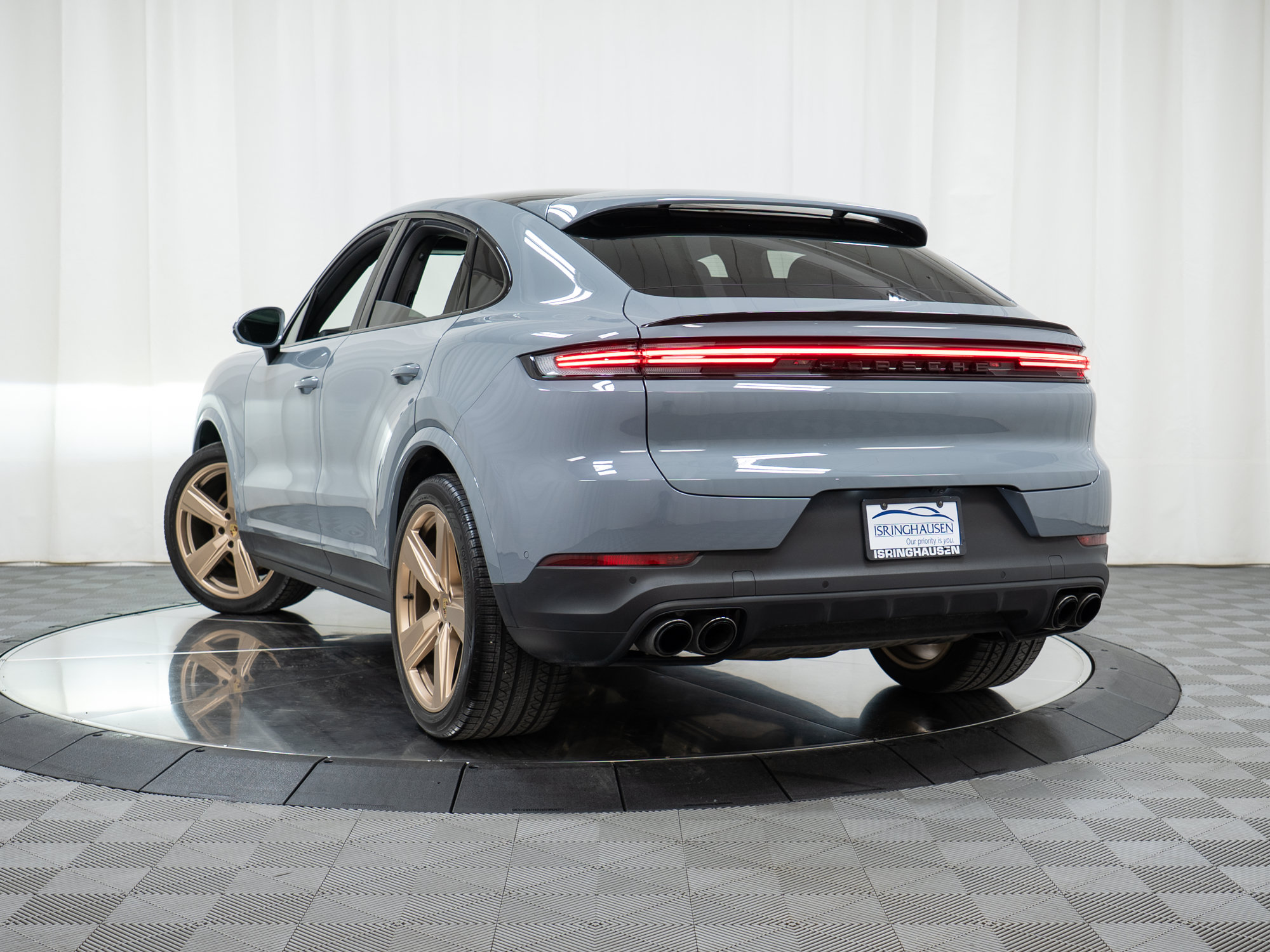 Certified 2024 Porsche Cayenne Coupe AWD/4WD image 36