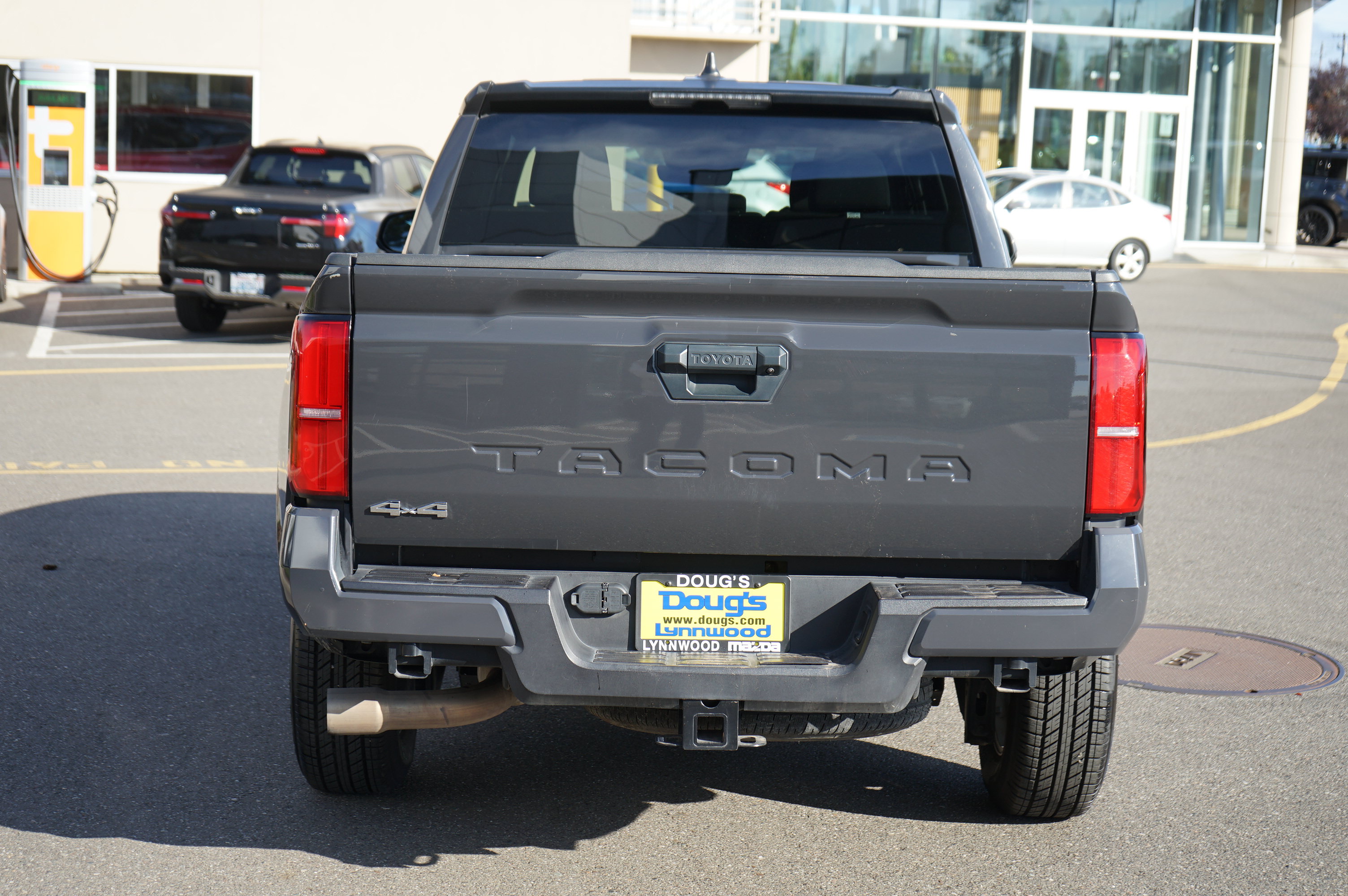Used 2025 Toyota Tacoma SR5 AWD/4WD image 5