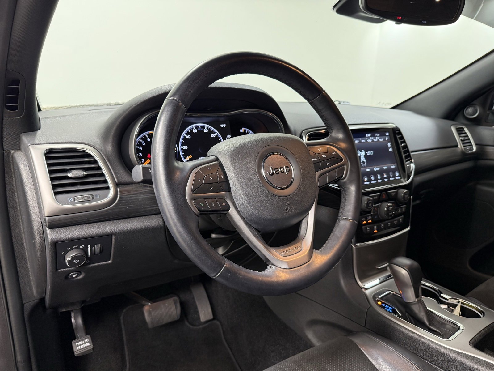 Used 2021 Jeep Grand Cherokee Laredo X image 13