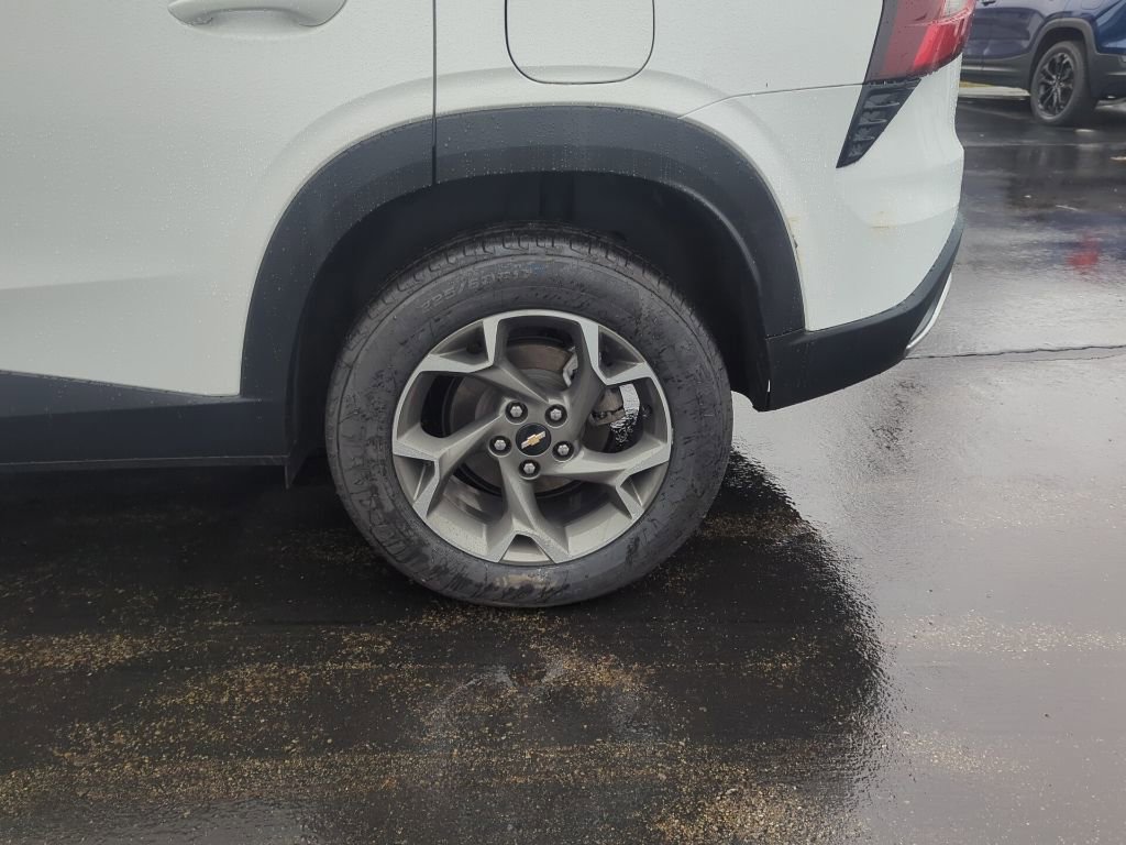 Certified 2024 Chevrolet Trax LT w/ Driver Confidence Package image 12