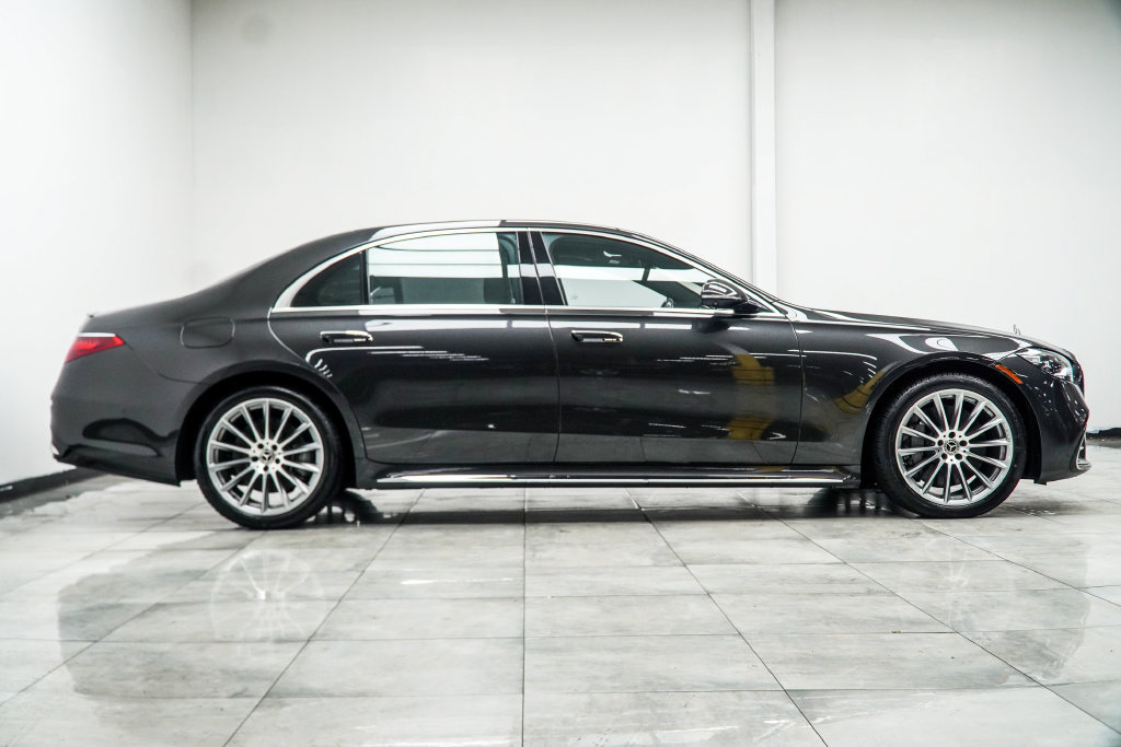 Used 2022 Mercedes-Benz S 500 4MATIC w/ AMG Line Package image 10