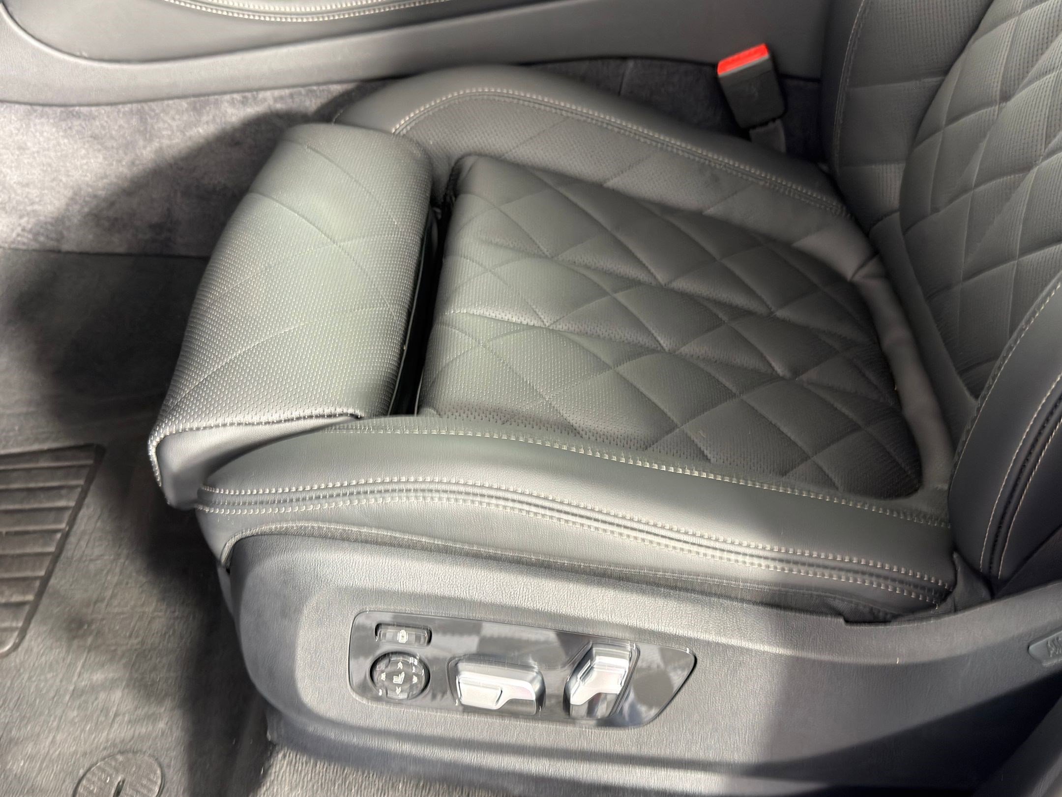 Used 2026 BMW X5 sDrive40i w/ Climate Comfort Package image 12