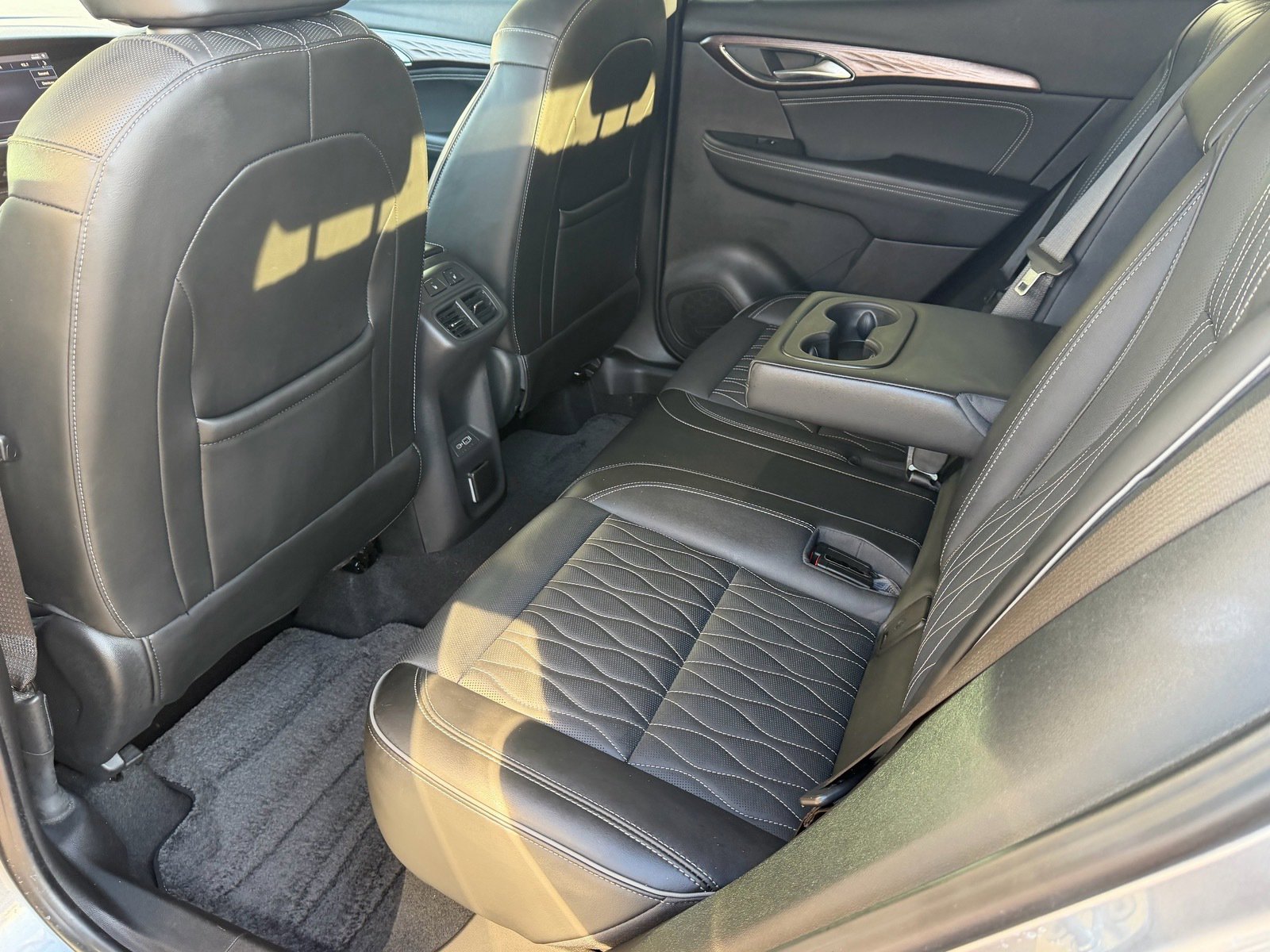 Used 2021 Buick Envision Avenir w/ Technology Package II image 16