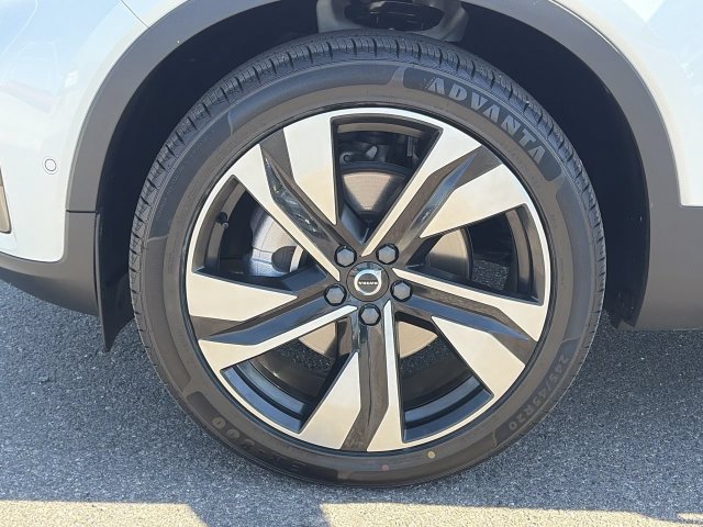 Certified 2023 Volvo XC40 B4 Ultimate w/ Climate Package FWD image 10