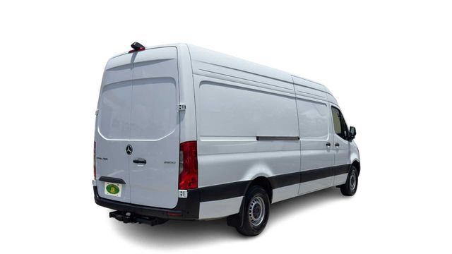 Used 2025 Mercedes-Benz Sprinter 2500 image 4