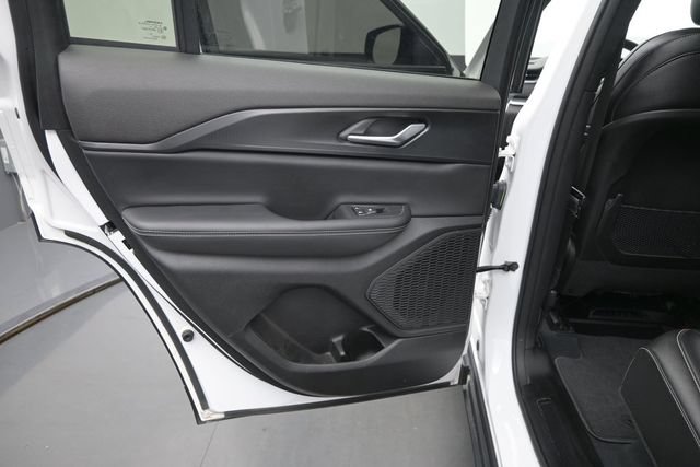 Used 2023 Jeep Grand Cherokee Altitude AWD/4WD image 14