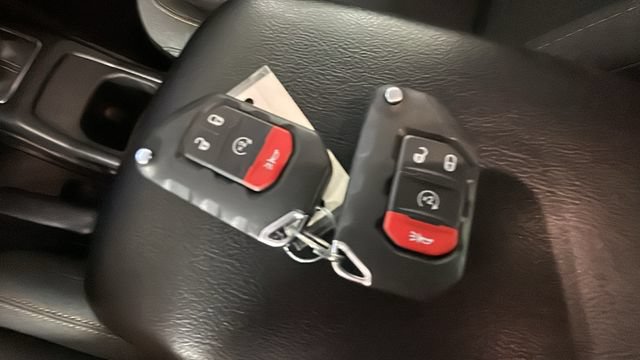 Used 2024 Jeep Wrangler Unlimited w/ Convenience Group AWD/4WD image 21