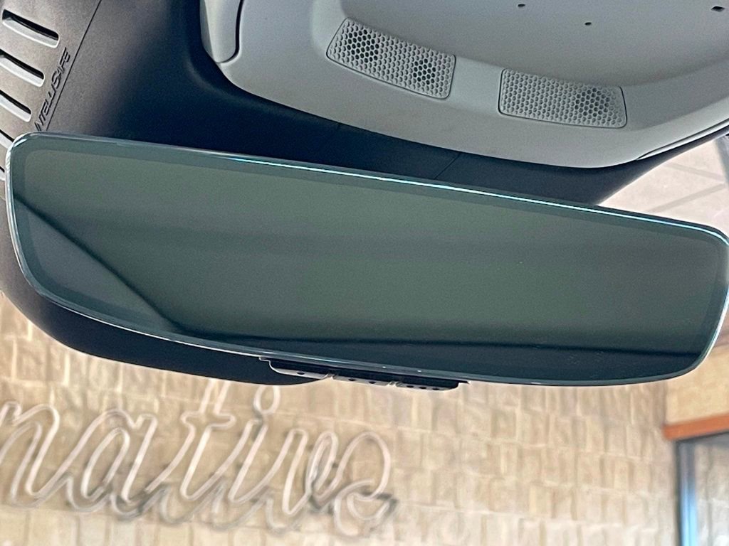 Used 2022 Volvo XC60 T8 Inscription image 40