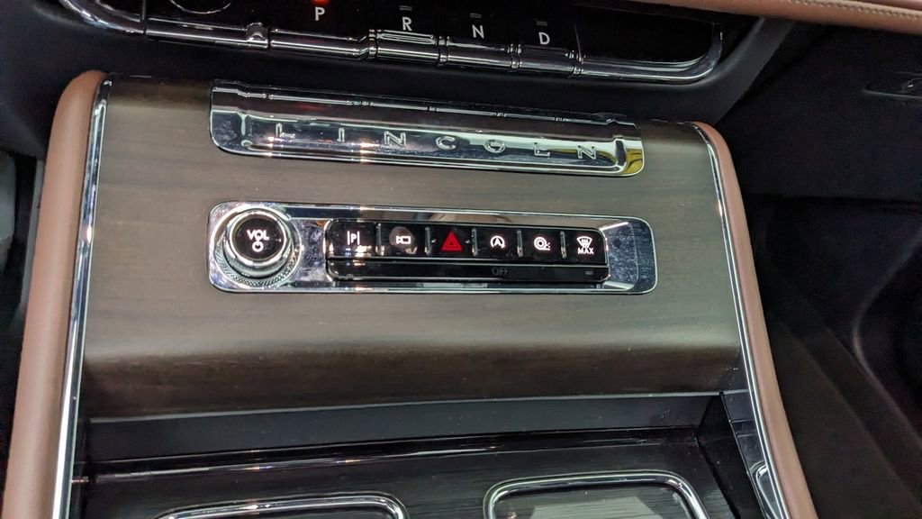 Used 2025 Lincoln Aviator Reserve w/ Equipment Group 201A image 29
