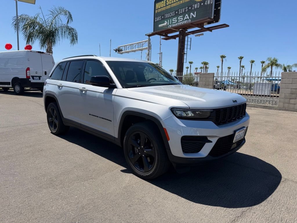 Used 2023 Jeep Grand Cherokee Altitude