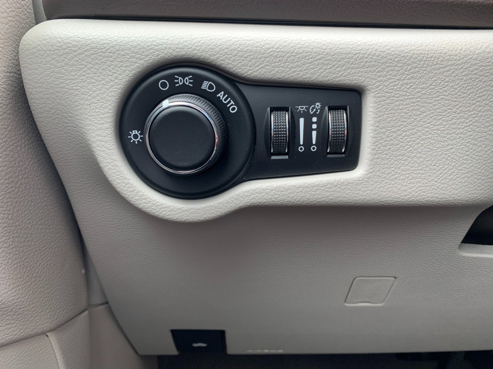 Used 2017 Chrysler Pacifica Touring FWD image 11