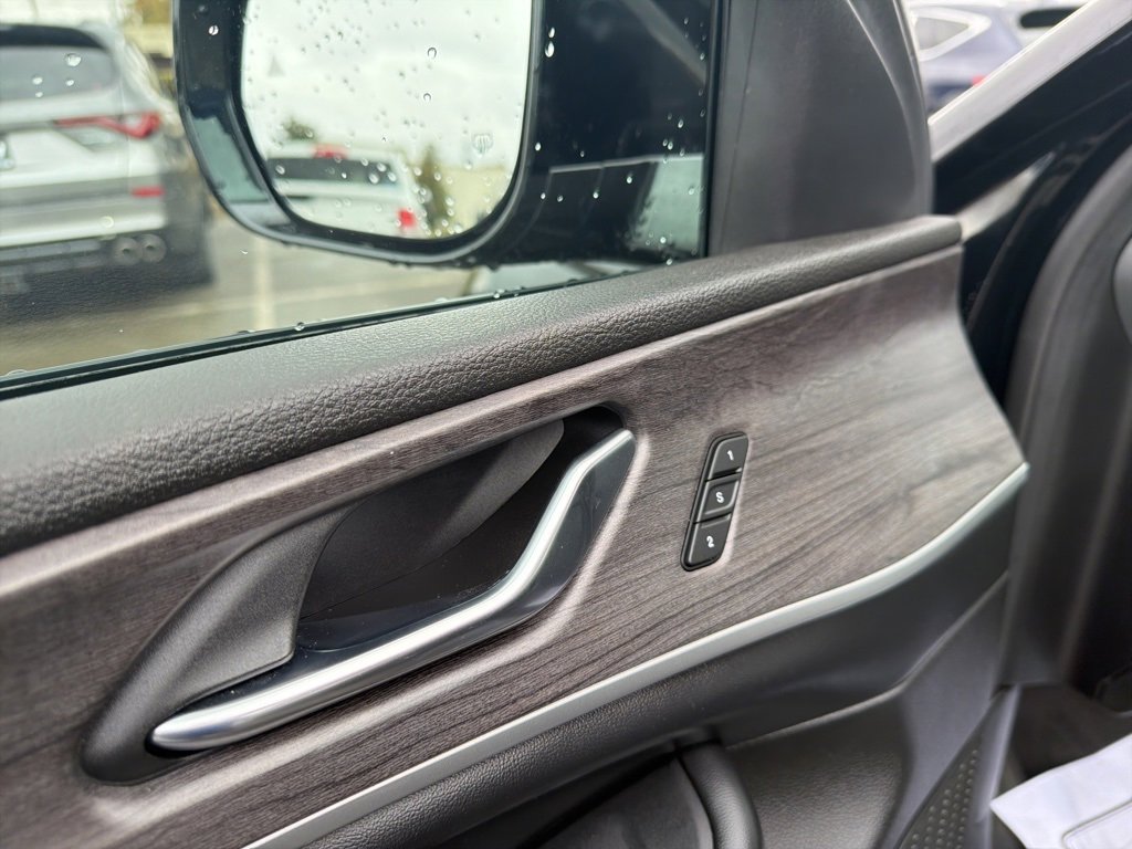 Used 2023 Jeep Grand Cherokee Limited image 17