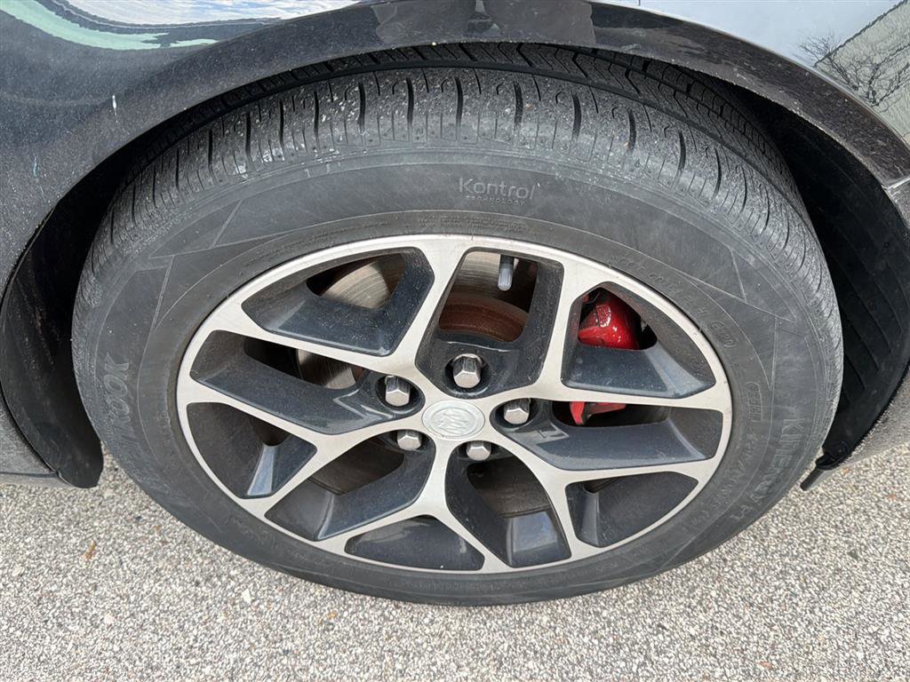 Used 2017 Buick Regal Sport Touring image 8