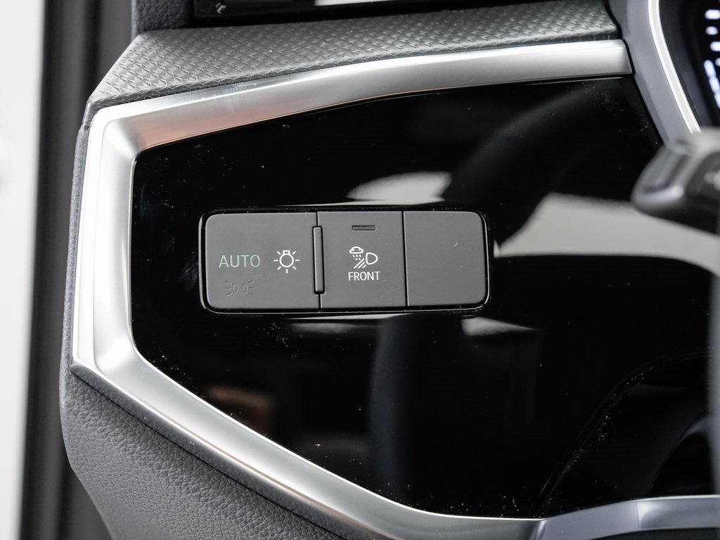 New 2025 Audi Q3 2.0T Premium image 10