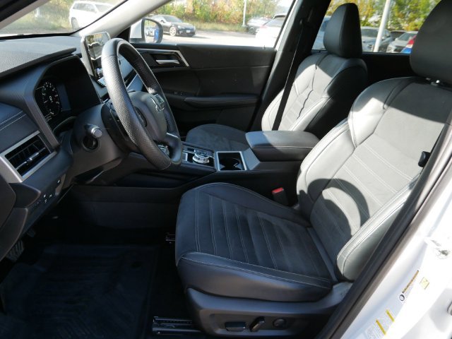 Used 2024 Mitsubishi Outlander SE AWD/4WD image 14