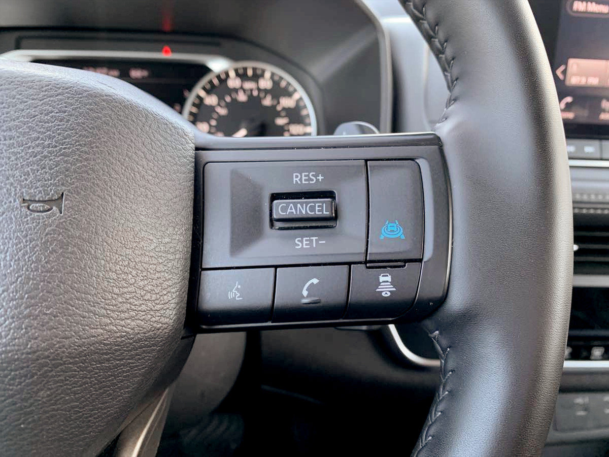 Used 2025 Nissan Rogue SV AWD/4WD image 24