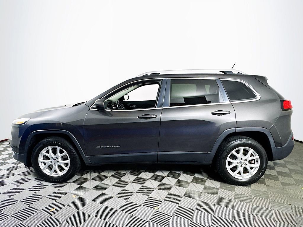 Used 2016 Jeep Cherokee Latitude w/ Cold Weather Group image 4