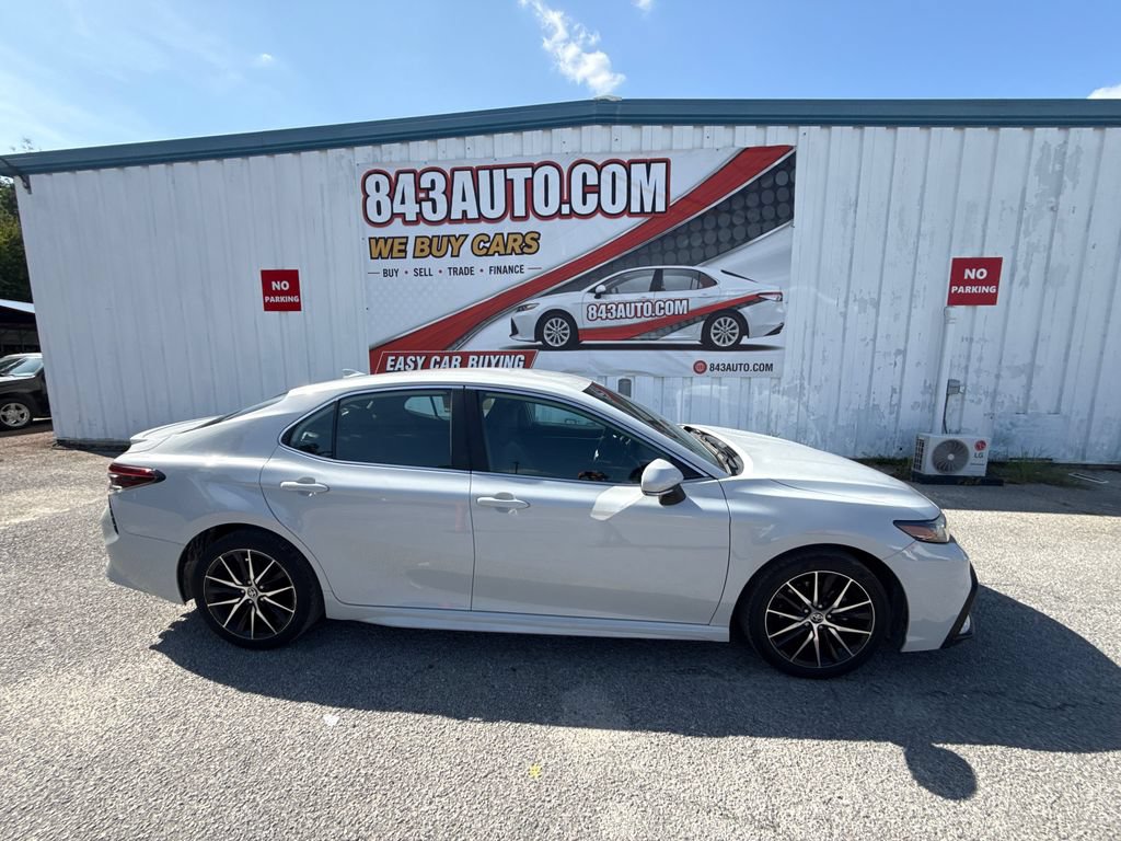 Used 2023 Toyota Camry SE FWD image 9