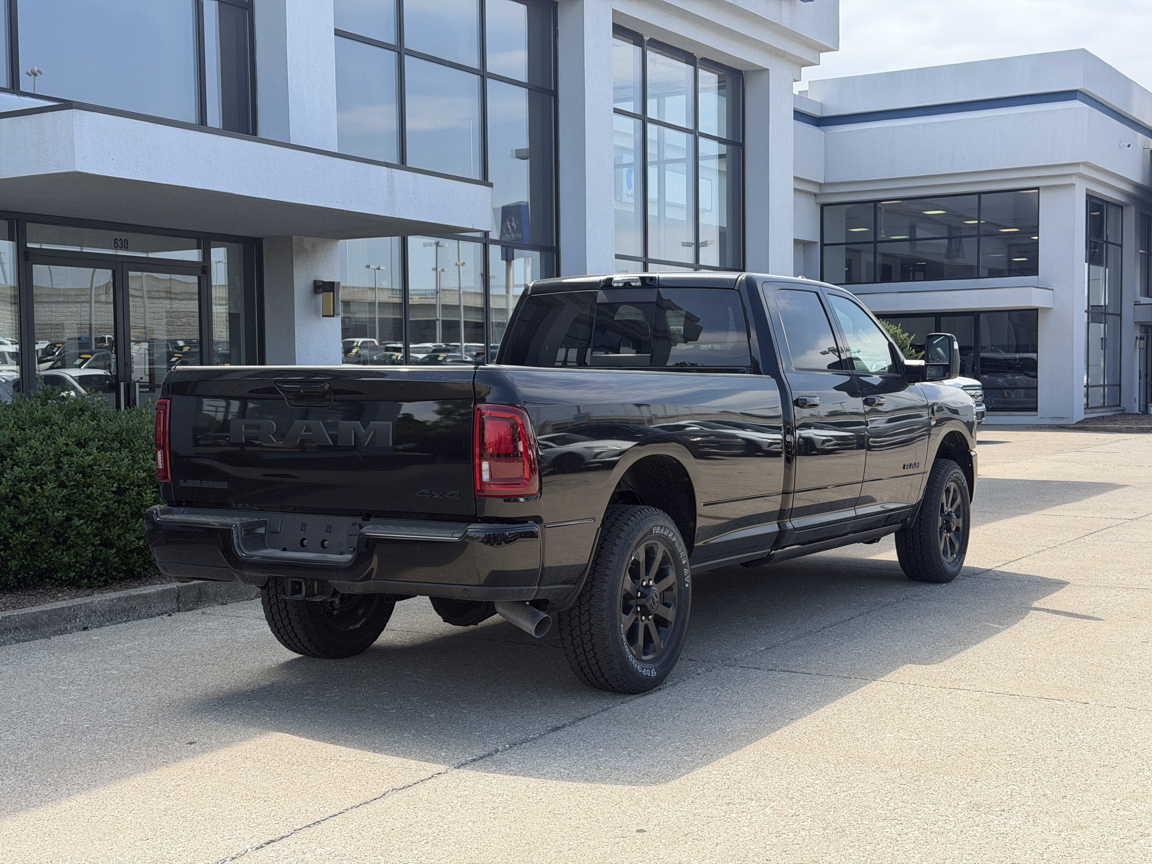 New 2026 RAM 3500 Laramie AWD/4WD image 4