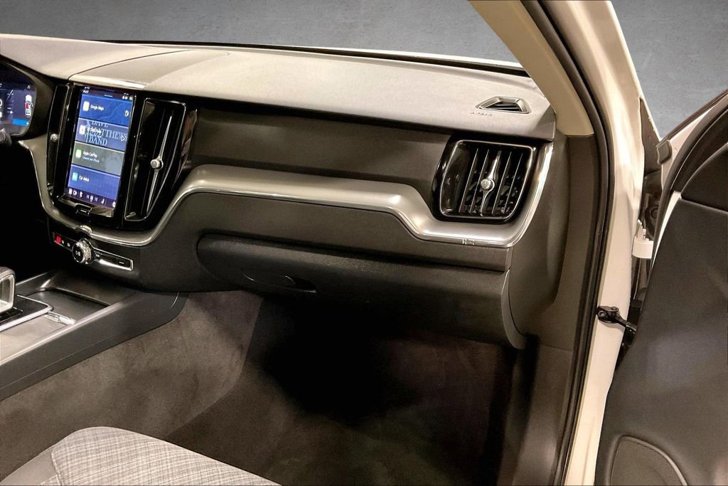 Certified 2023 Volvo XC60 B5 Core image 24