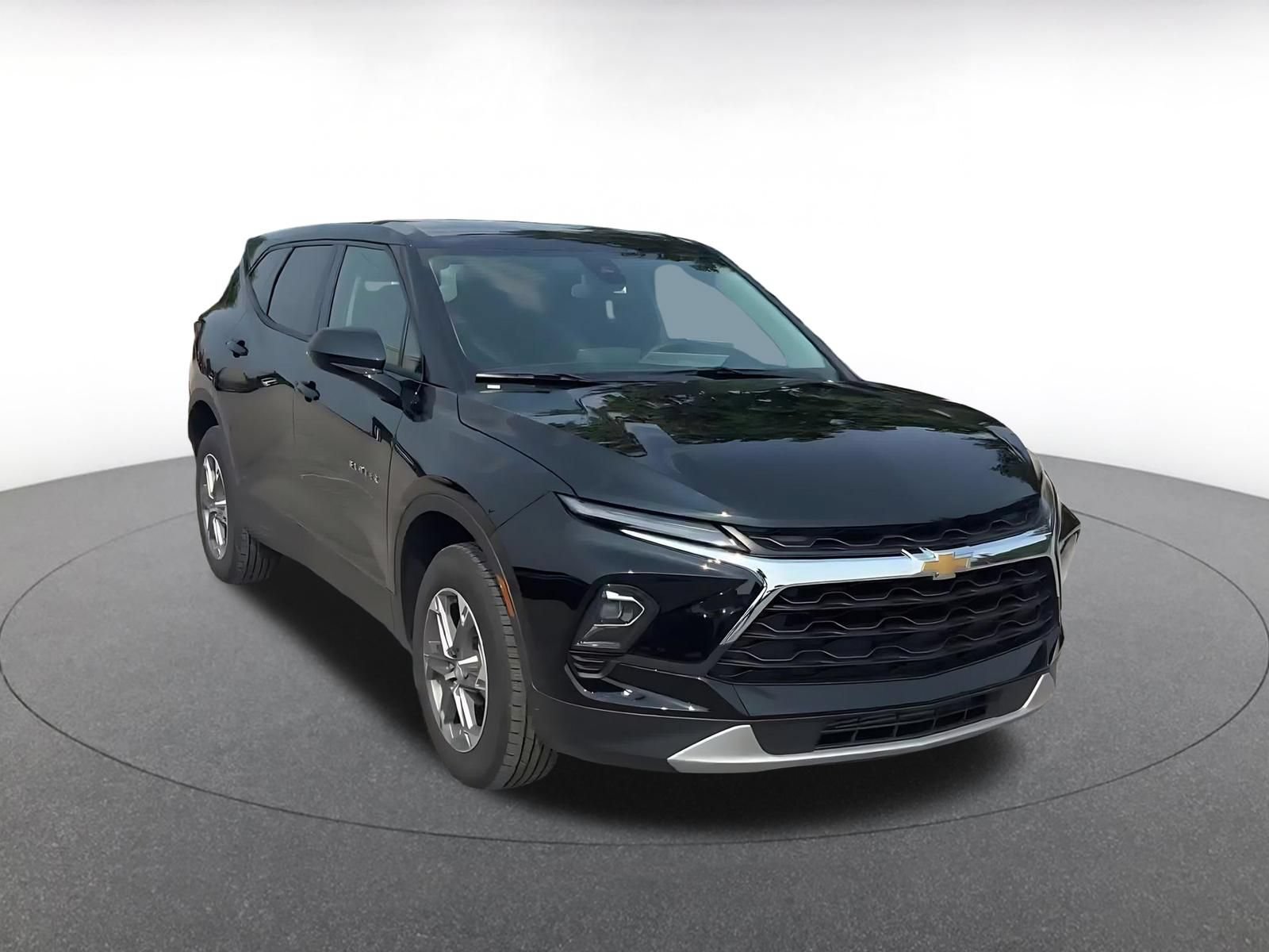 Used 2026 Chevrolet Blazer LT FWD image 3