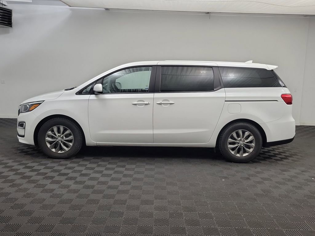 Used 2019 Kia Sedona LX image 2