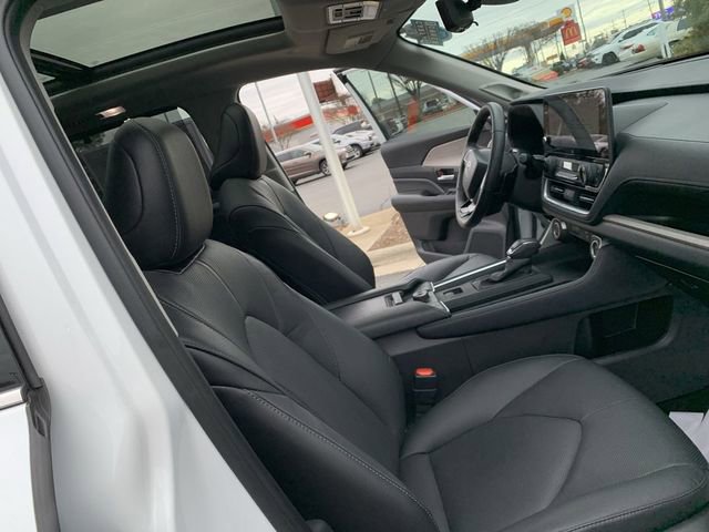 Used 2024 Toyota Grand Highlander Platinum image 14